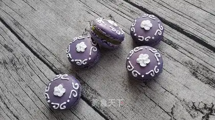 The purple macaron