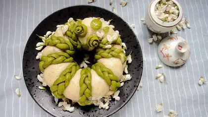 A bouquet roll