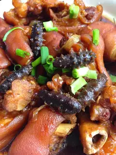 Red-hot cucumber pig hoof