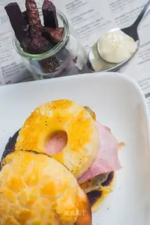 Hawaiian pineapple burger