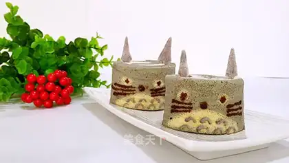 Dragon-cat-colored cake roll