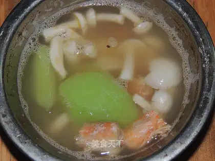 Fry-hand shrimp-headed mushroom soup