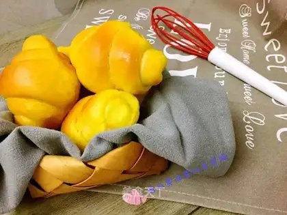 Pumpkin butter roll