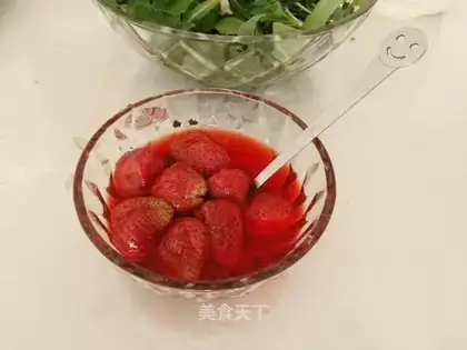 Strawberry cans