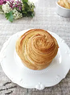 A thousand-storey hand tore coconut bread
