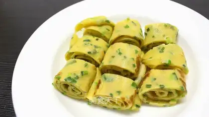Onion egg rolls