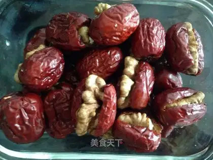 Red-tree walnut heart