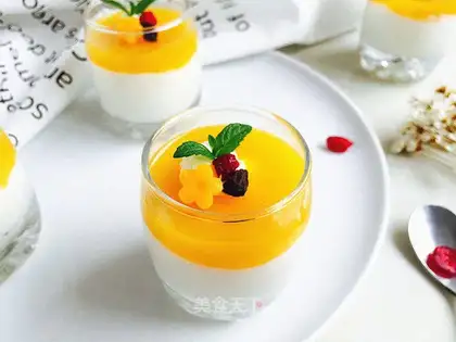 Mango yogurt mousse