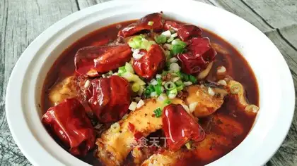 Spicy water boils fish