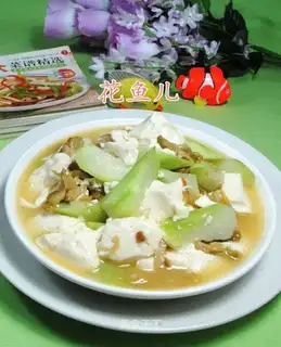 Squeeze the tofu and cook the flowers