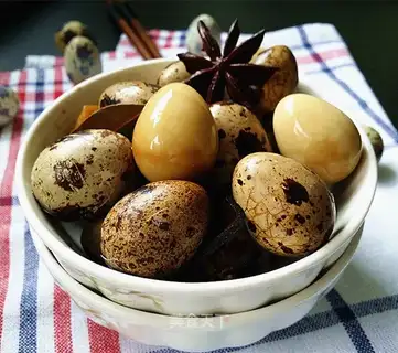 Five quail eggs