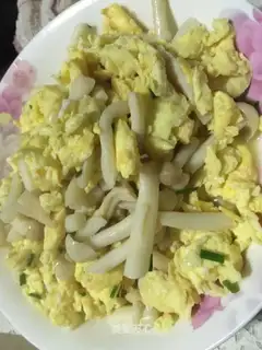 Seafood mushroom fried eggs