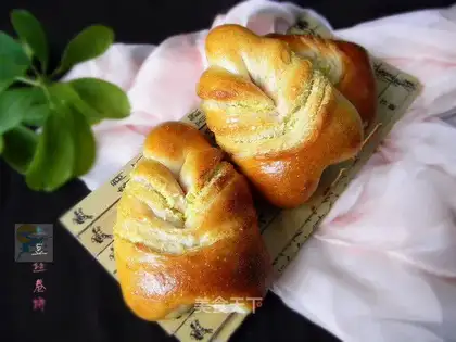 Coconut potato leaf bread