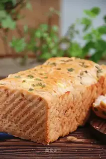 Garlic hand tore bread