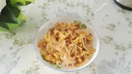 Onion fried eggs