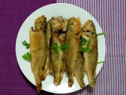 Dried and fried yellowfish