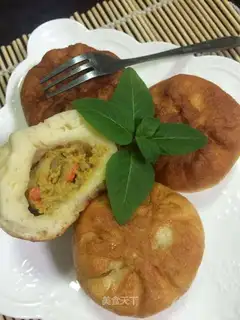 Curry beef buns