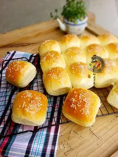 The soup is squeezing bread