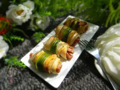 Apricots and intestinal rolls