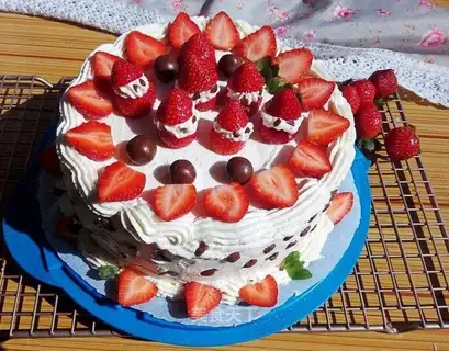Strawberry cream cake