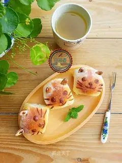Squeeze cat bread