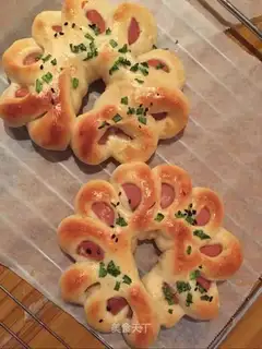 Sausage flower bread