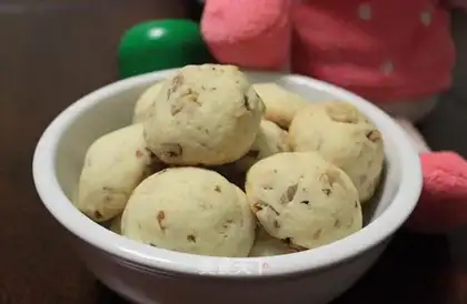 Cheese pecan cookies