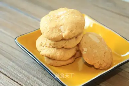 Almond cinnamon cookies