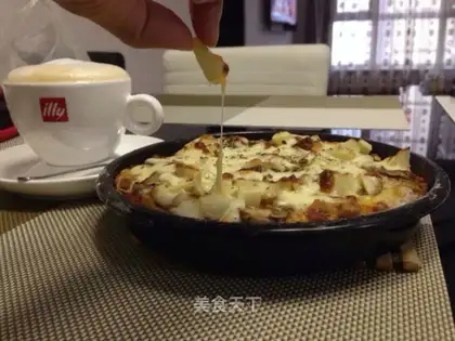 Tuna pizza