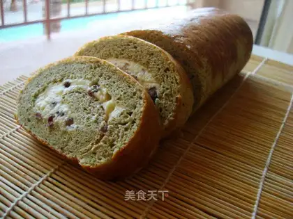 Cake rolls with tea and red beans