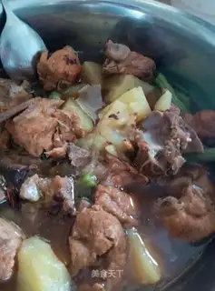 Chestbone and potatoes and beans