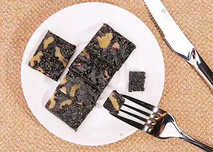 Children's glue cake