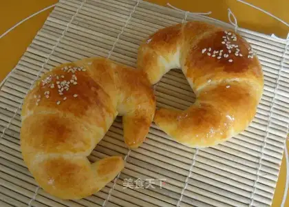 Buffalo croissants