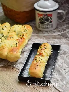 Onion cheese bread