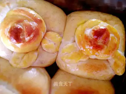 Rose bread