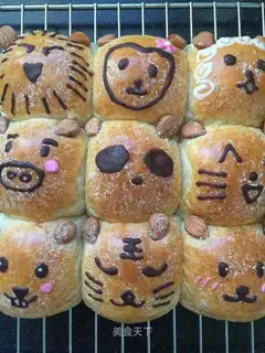 Forest animals squeeze bread