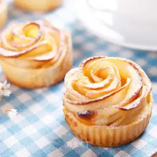 Rose apple pie