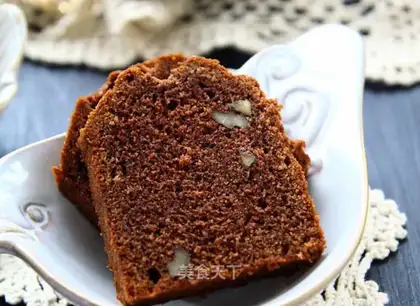 Banana walnut cake