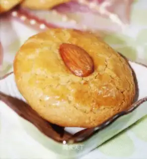 Almond peaches