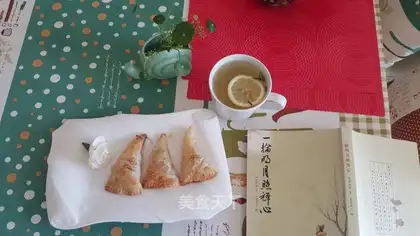 Pineapple pie and lemon tea