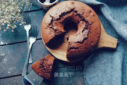 White cocoa sponge cake