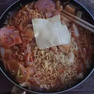 Tasty noodle pot