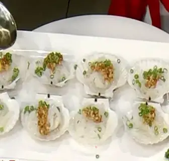 A garlic fan scallop