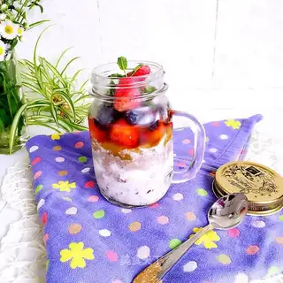 A yogurt cup