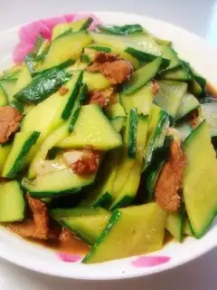 Stir fried pork slices with cucumber