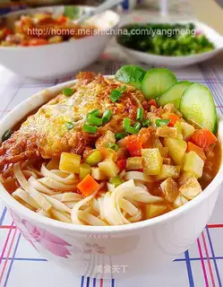 fried egg noodles with tomato sauce