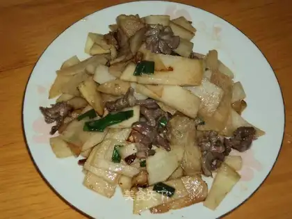 stir-fried chicken gizzards with pilan blue