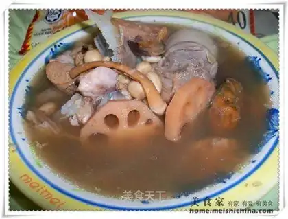 Ribs ribs, lotus root and peanut soup