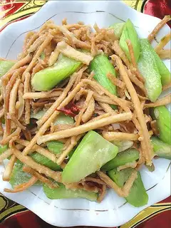 stir-fried dumplings with loofah