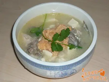 Fish skeleton tofu soup